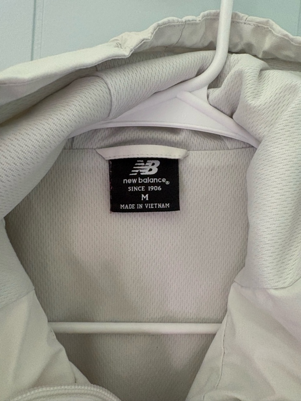 New Balance Women's White Hooded Utility Windbreaker Jacket - Picture 2 of 5
